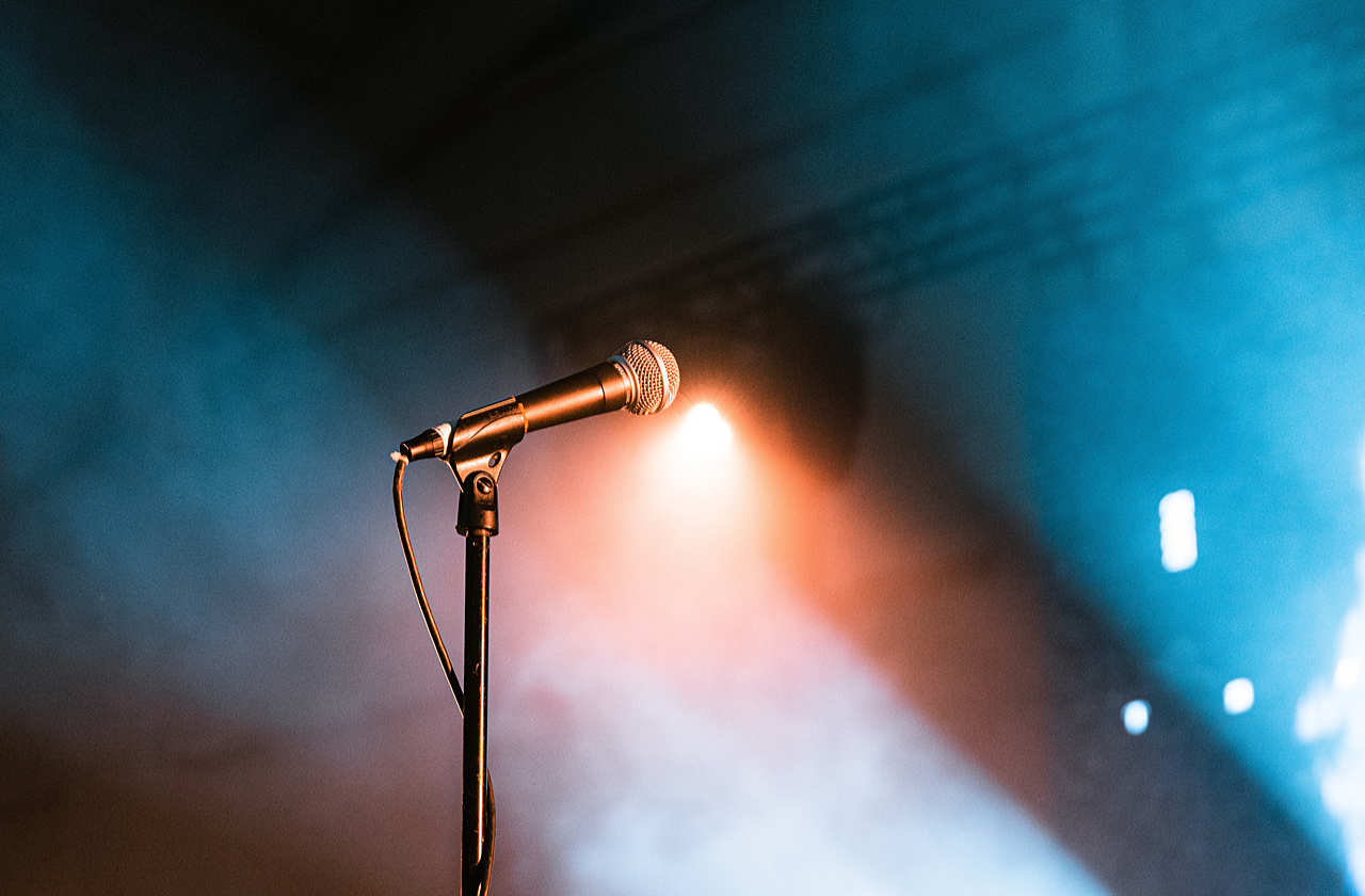 matthew-jungling-l3abtqeY38E-unsplash-1280-mikrofon-2